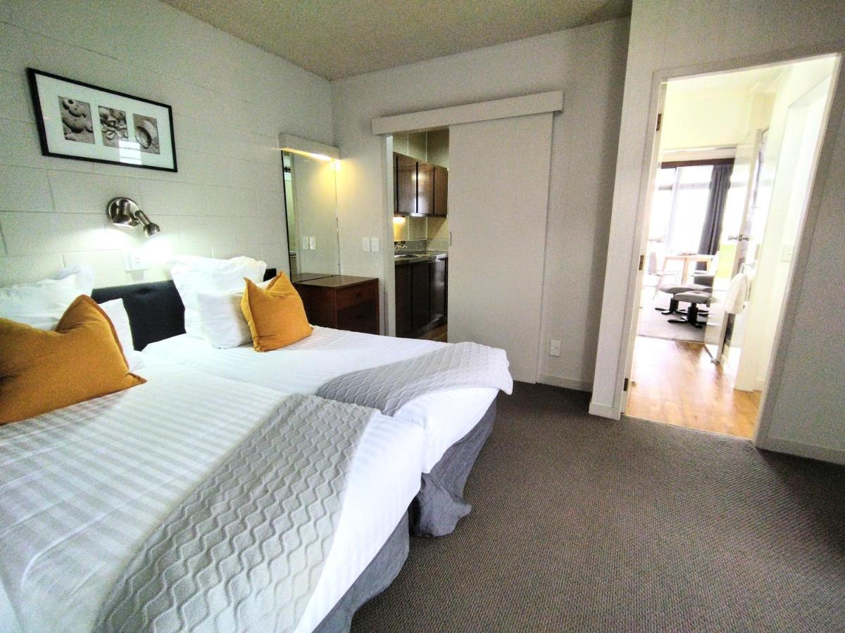 Whispering Sands Beachfront Motel Гисборн Экстерьер фото