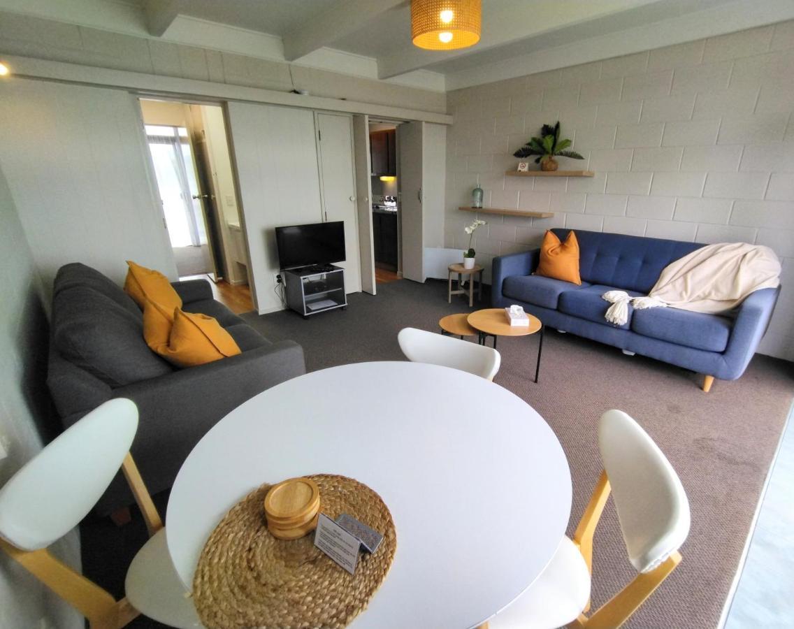 Whispering Sands Beachfront Motel Гисборн Экстерьер фото