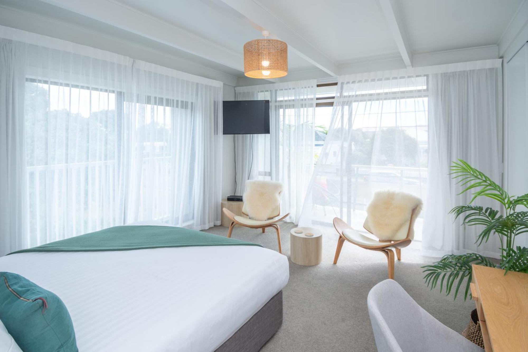 Whispering Sands Beachfront Motel Гисборн Экстерьер фото