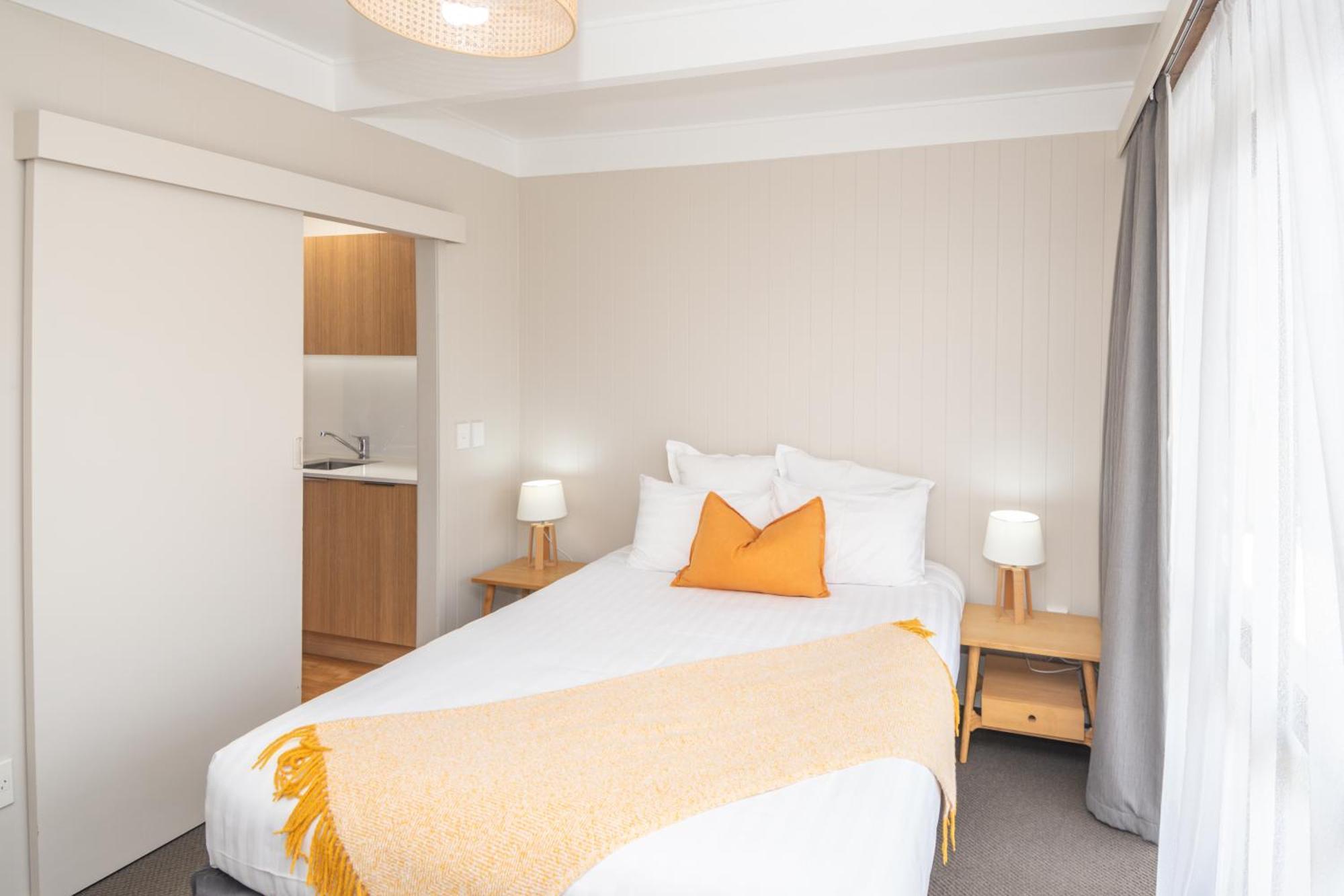 Whispering Sands Beachfront Motel Гисборн Экстерьер фото