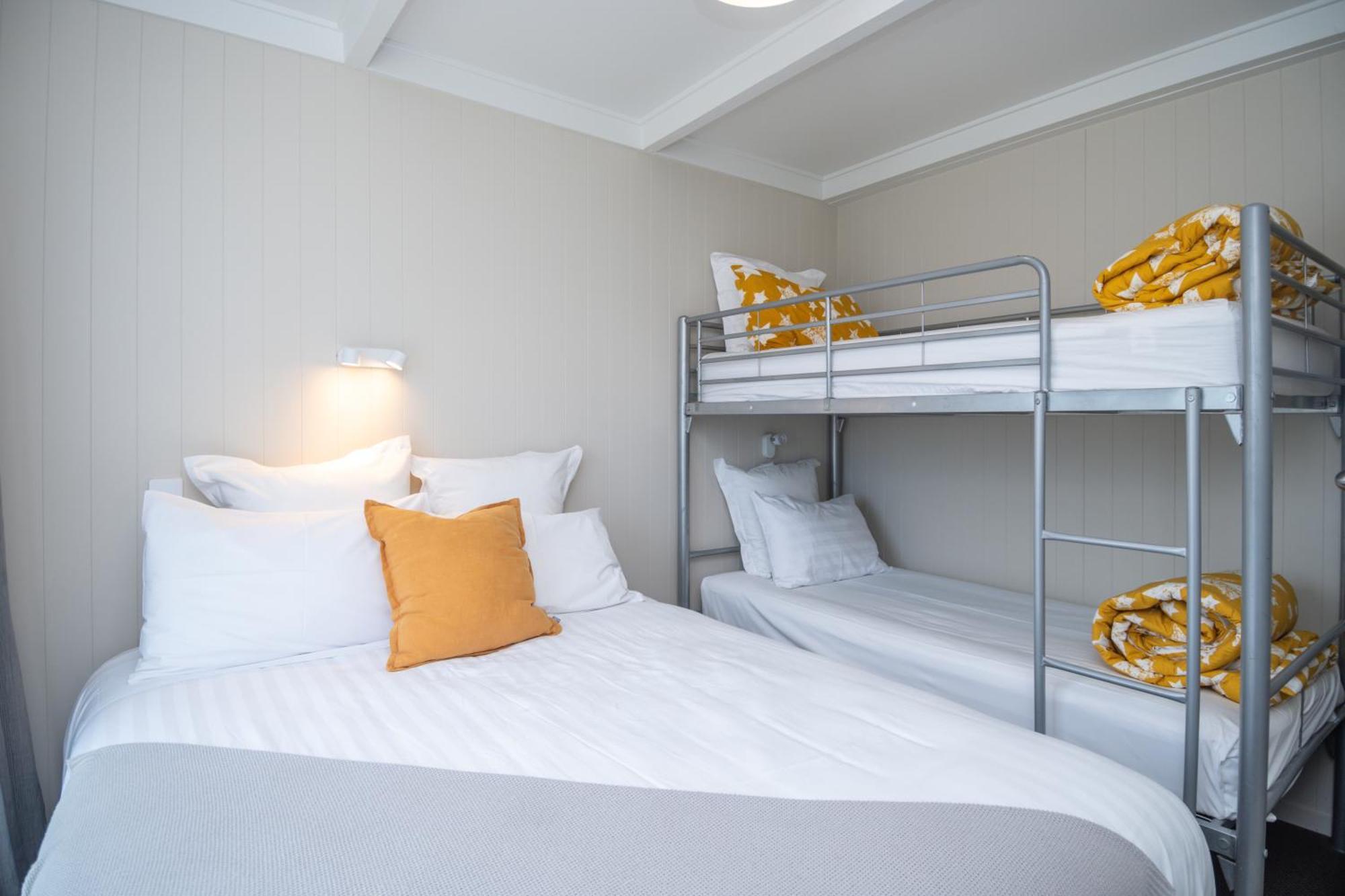 Whispering Sands Beachfront Motel Гисборн Экстерьер фото
