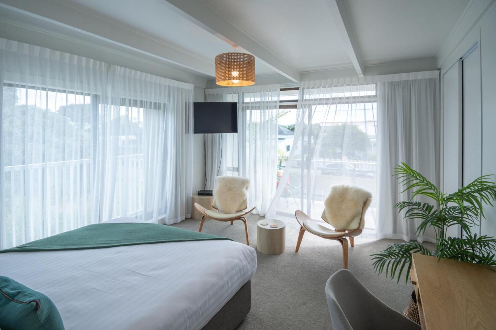 Whispering Sands Beachfront Motel Гисборн Экстерьер фото